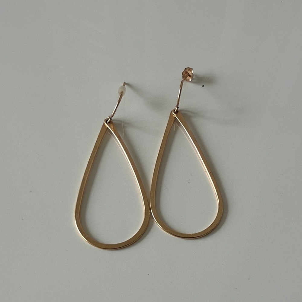 Elegant Gold Teardrop Earrings